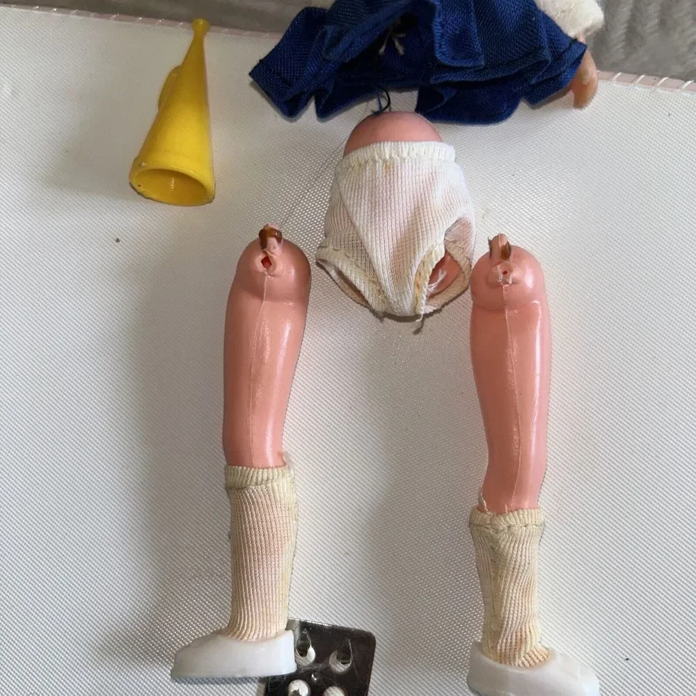 SUPER RARE KITTY COED CHEERLEADER BIG & GLANCING EYES FUN WORLD HUGGLES DOLL‎ B1